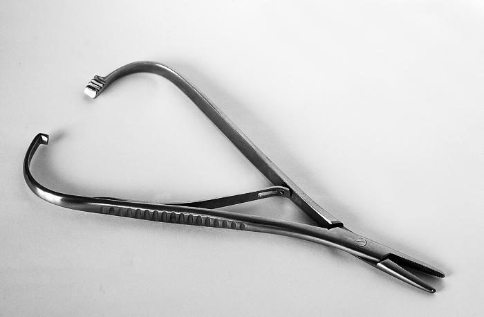 Needle holder (Mathieu pattern)