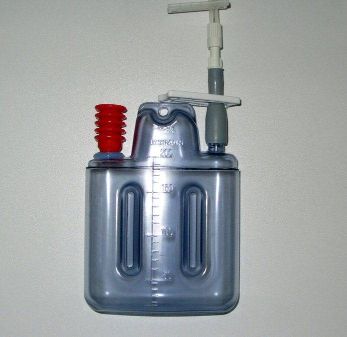 Closed suction drain (Romovac / Redon)
